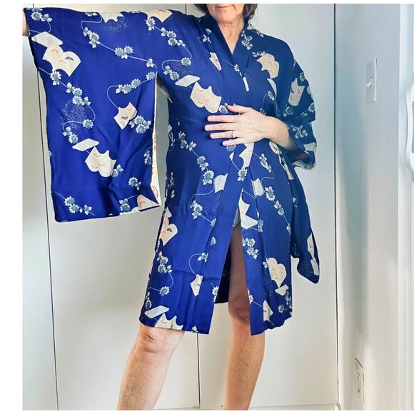 Vintage 1940s Silk Kimono Short Robe Purple Kite Print Handmade Japan Oriental - Picture 1 of 14